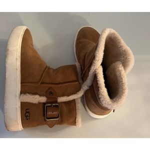 Ugg aika boots size 8